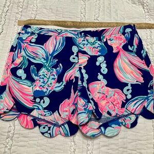 EUC Like New Lilly Pulitzer Koi Fish Print True Blue Going Coastal Shorts Size 2